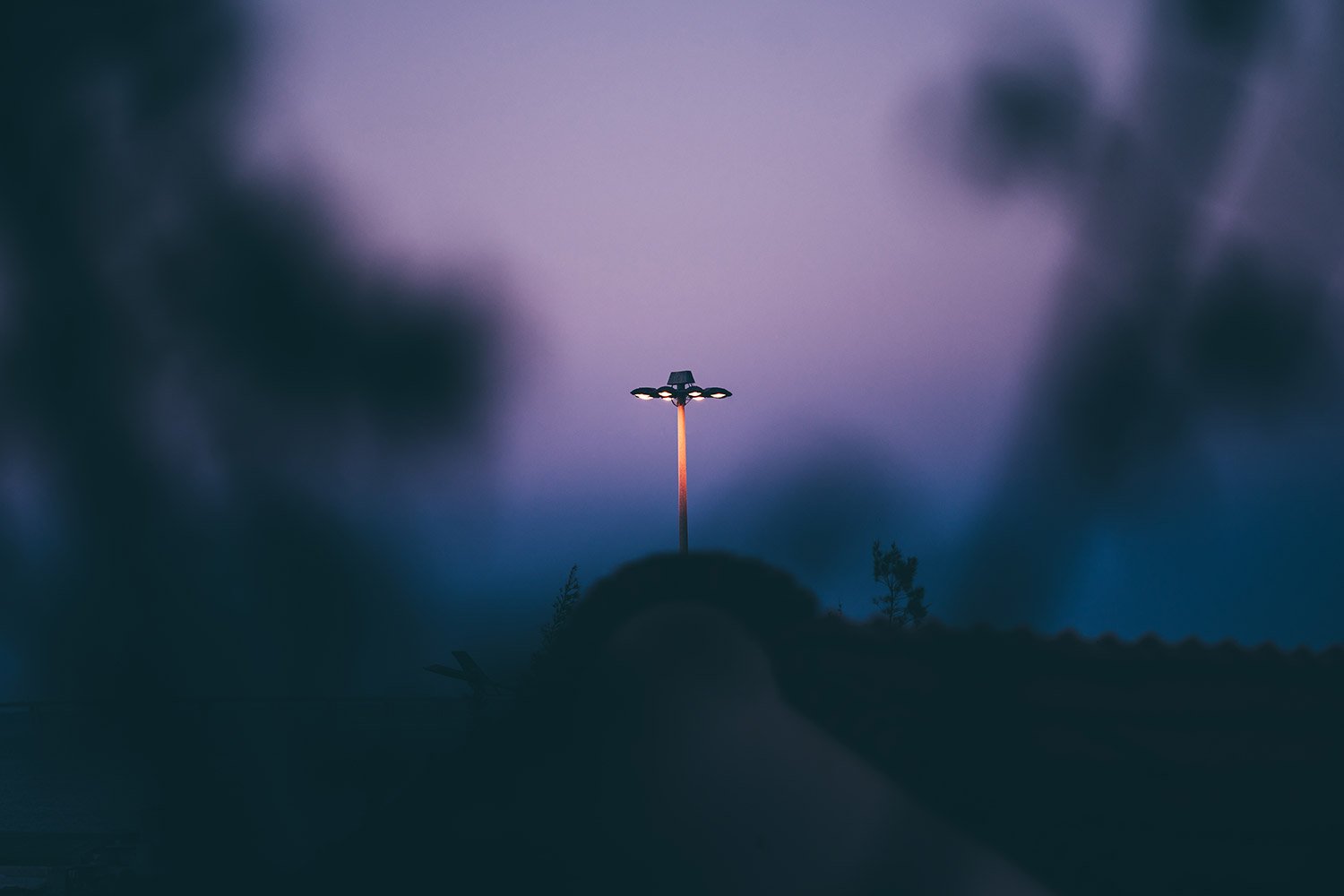 street-lamp-at-dusk-with-soft-shadow-2026-03-11-02-10-33-utc.jpg
